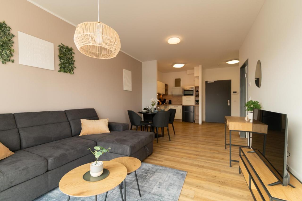 Dwellstay - Modernes Apartment I 55Qm I 2 Zimmer I Kueche I Bad I Terrasse I Tv I Wlan Bad Hersfeld Exterior foto
